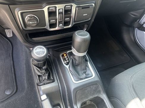 Used 2022 Jeep Gladiator Sport AWD/4WD image 30