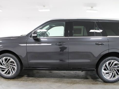 New 2026 Lincoln Navigator Reserve image 5