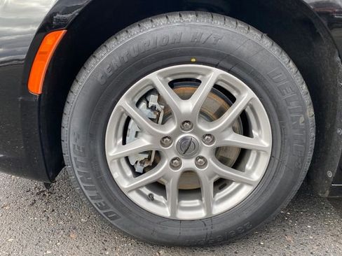 Used 2024 Chrysler Pacifica Touring-L FWD image 19