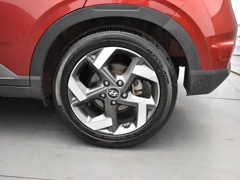 Used 2025 Hyundai Venue Limited FWD image 35