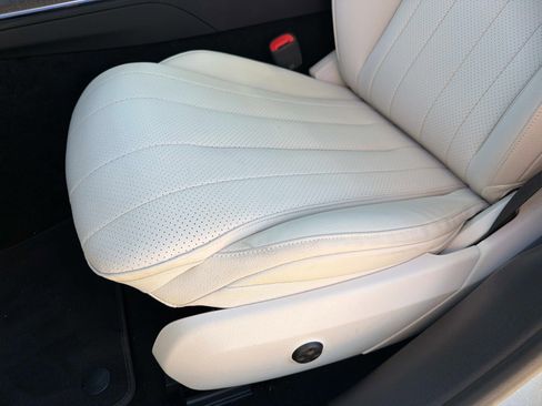 Used 2025 Mercedes-Benz E 350 4MATIC Sedan image 18