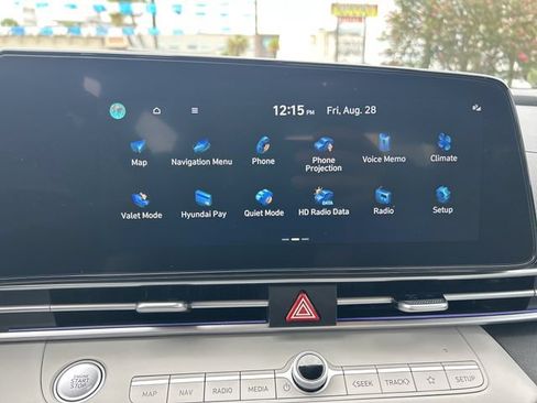 Used 2025 Hyundai Elantra Limited FWD image 23
