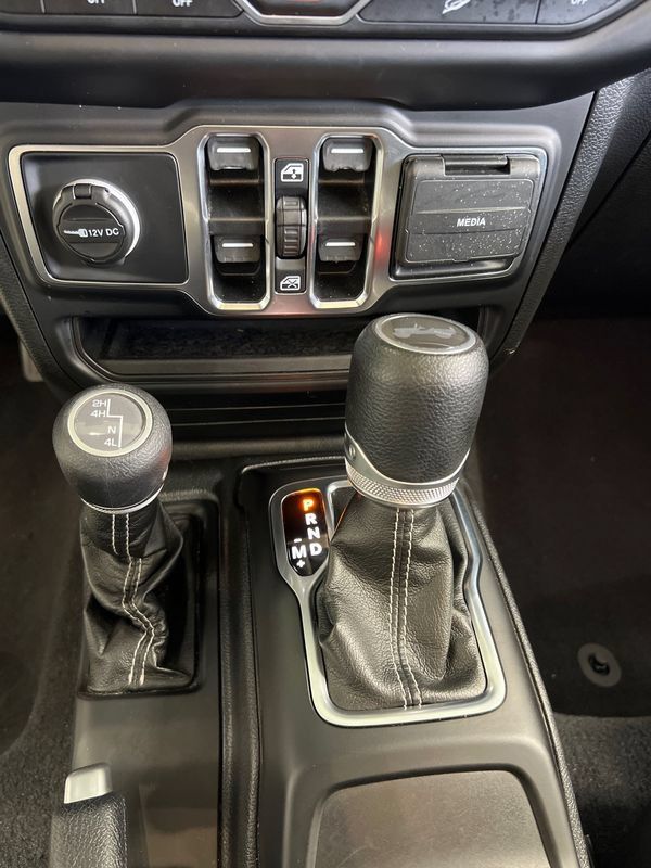 Used 2021 Jeep Wrangler Unlimited Sahara AWD/4WD image 14