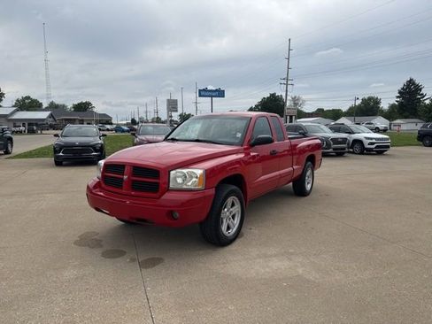 Used 2007 Dodge Dakota SLT w/ Sport Appearance Group AWD/4WD image 3