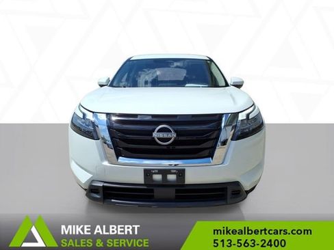 Used 2023 Nissan Pathfinder SV AWD/4WD image 2