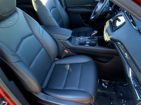 Used 2023 Cadillac XT4 Sport w/ Enhanced Visibility Package image 19