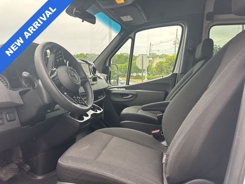 Used 2025 Mercedes-Benz Sprinter 2500 image 6