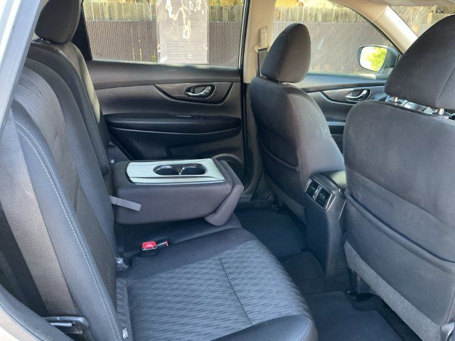 Used 2018 Nissan Rogue SV AWD/4WD image 26