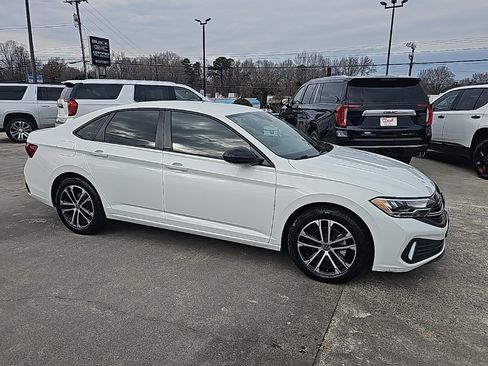 Used 2024 Volkswagen Jetta Sport image 2