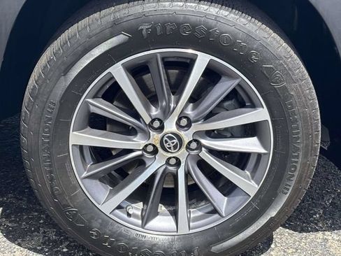 Used 2019 Toyota Highlander XLE FWD image 31