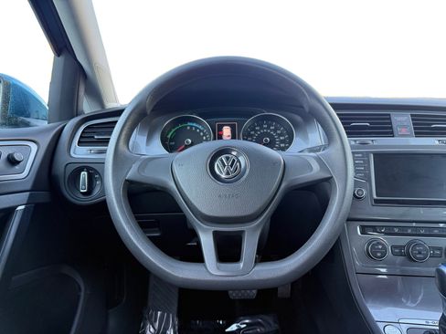 Used 2016 Volkswagen e-Golf SE image 12