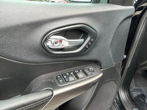 Certified 2019 Jeep Cherokee Limited FWD image 16