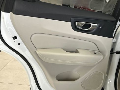 Certified 2023 Volvo XC60 B5 Plus w/ Climate Package image 22