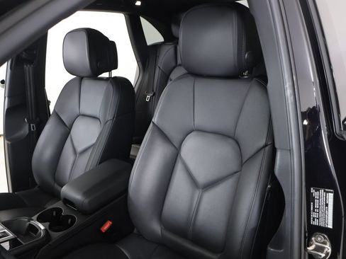 Certified 2023 Porsche Macan S AWD/4WD image 13