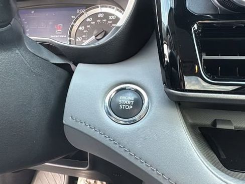 Used 2023 Toyota Highlander XLE image 16