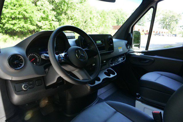 Used 2025 Mercedes-Benz Sprinter 2500 image 2