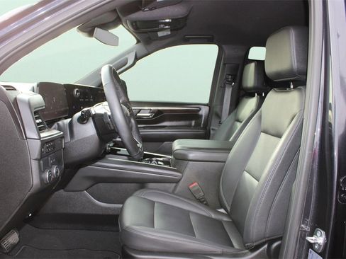 Used 2025 Chevrolet Tahoe LT image 17