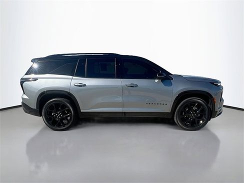 Used 2024 Chevrolet Traverse RS image 8