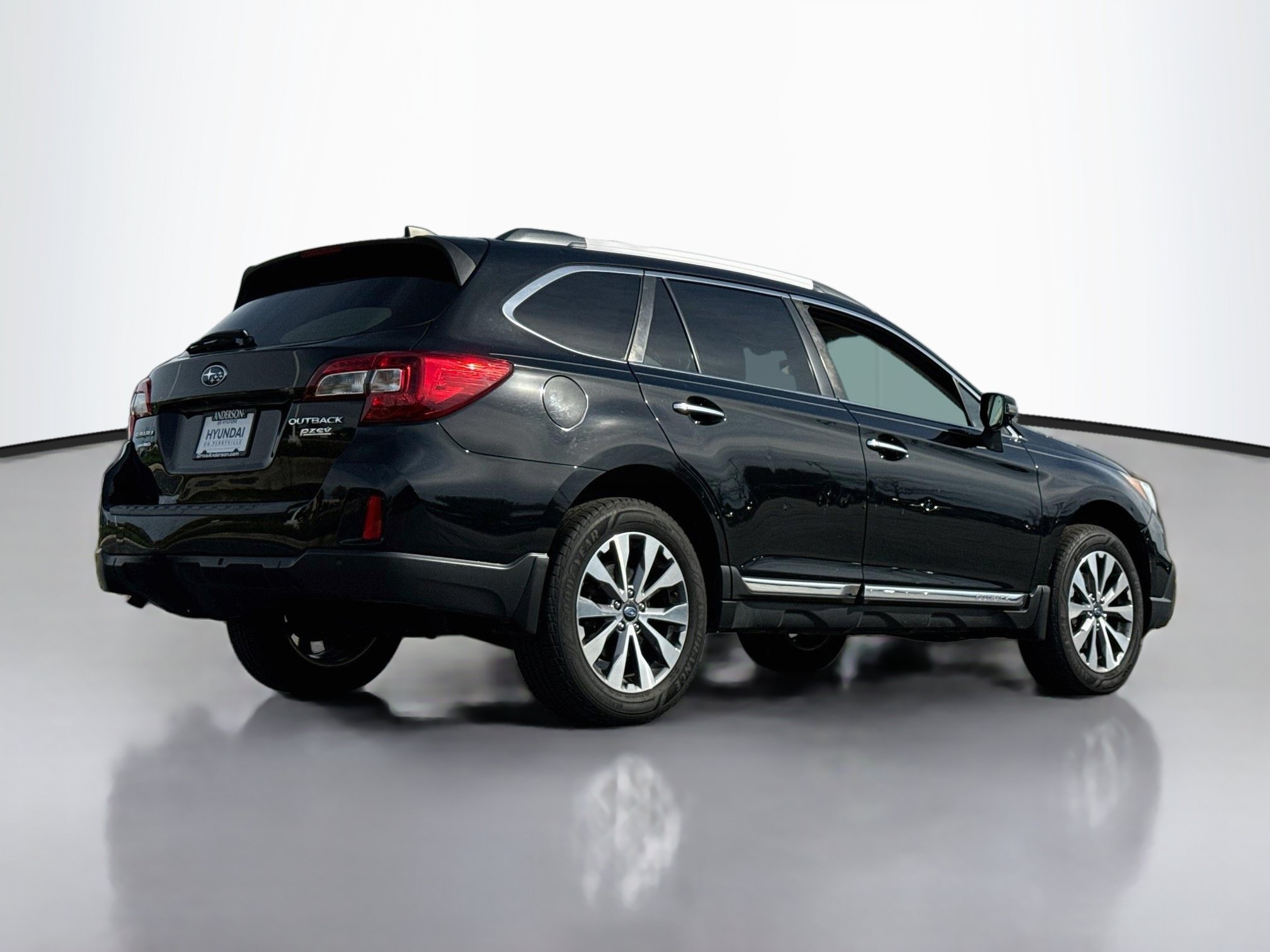 Used 2017 Subaru Outback 2.5i Touring AWD/4WD image 7