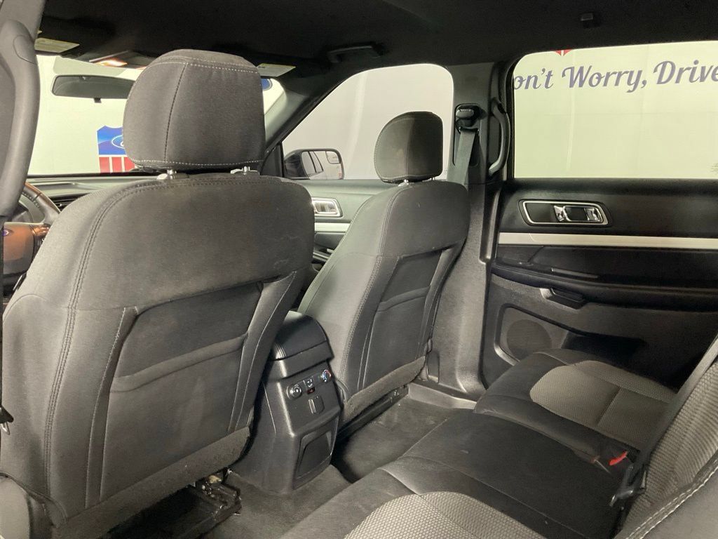 Used 2017 Ford Explorer XLT FWD image 15
