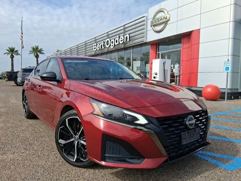 Used 2023 Nissan Altima 2.5 SR w/ SR Premium Package image 1