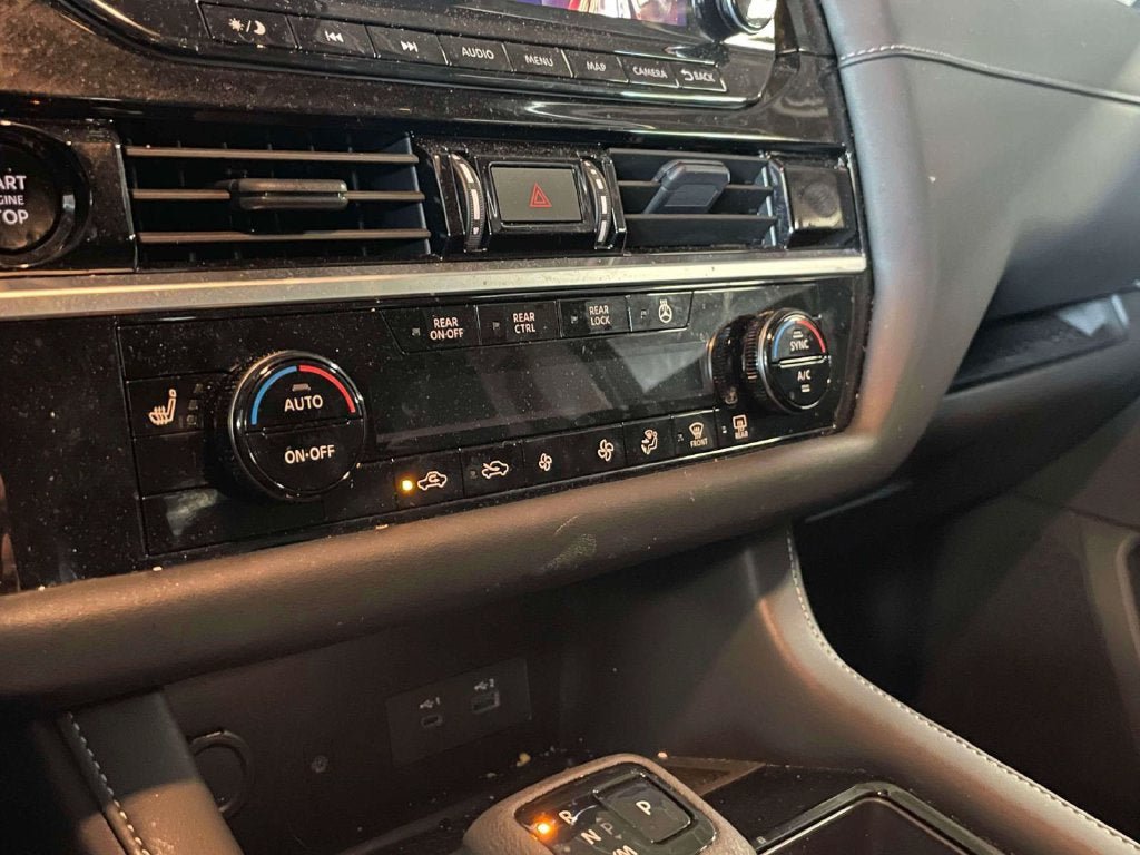 Certified 2025 Nissan Pathfinder SL AWD/4WD image 32