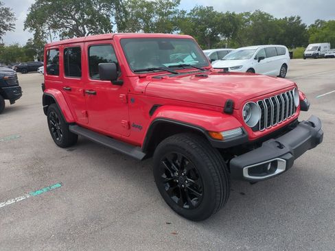 Used 2025 Jeep Wrangler Unlimited Sahara AWD/4WD image 2
