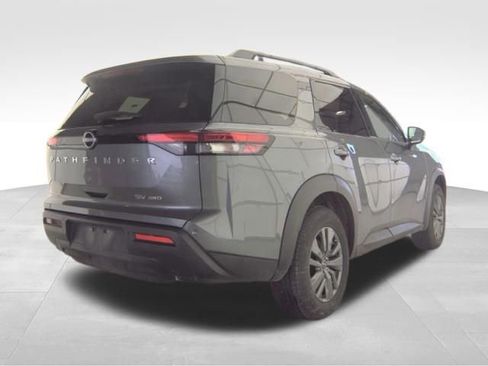 Used 2024 Nissan Pathfinder SV image 5
