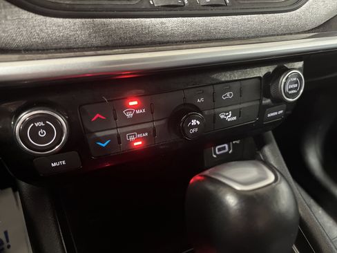 Used 2023 Jeep Compass Latitude image 28