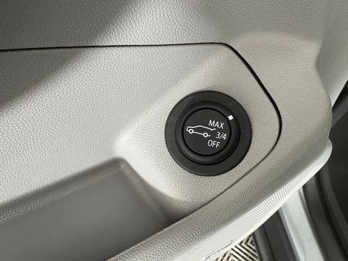 Used 2023 GMC Terrain SLT w/ Infotainment Package II FWD image 16