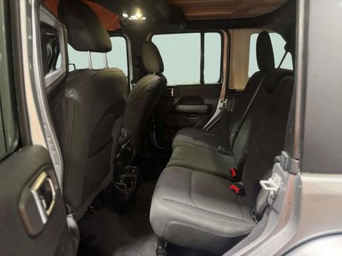 Used 2020 Jeep Wrangler Unlimited Sahara image 25