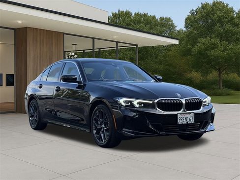 Used 2025 BMW 330i Sedan w/ Convenience Package image 5