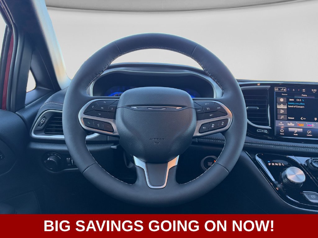 New 2027 Chrysler Pacifica Select AWD/4WD image 14