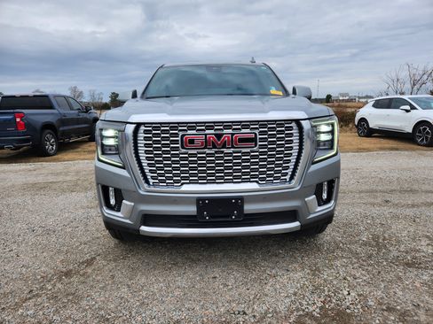 Used 2024 GMC Yukon Denali w/ Advanced Technology Package image 4