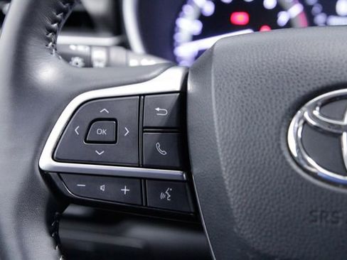 Used 2022 Toyota Highlander XLE AWD/4WD image 26