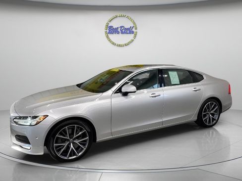 Used 2018 Volvo S90 T6 Momentum w/ Protection Package image 1