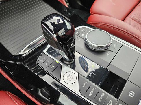 Used 2025 BMW X4 M40i w/ Premium Package image 31