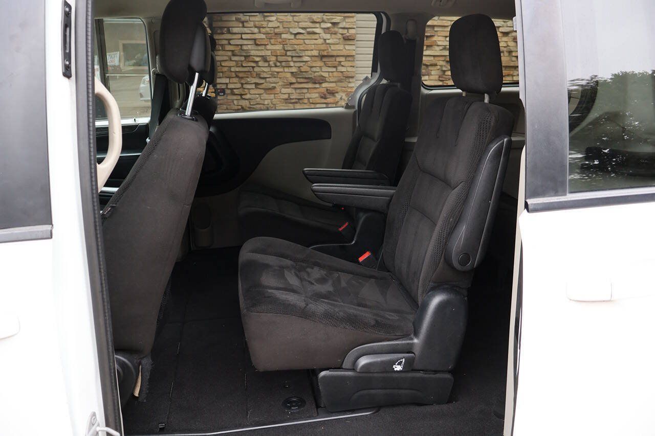 Used 2016 Dodge Grand Caravan SE w/ Quick Order Package 29E SE FWD image 14