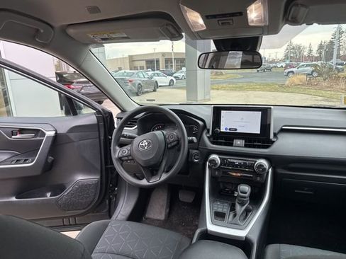 Used 2025 Toyota RAV4 XLE image 25