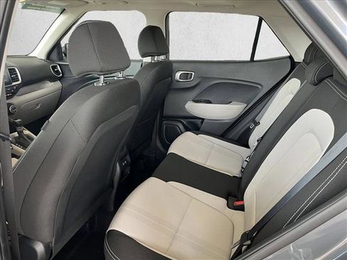 Used 2025 Hyundai Venue SEL FWD image 10