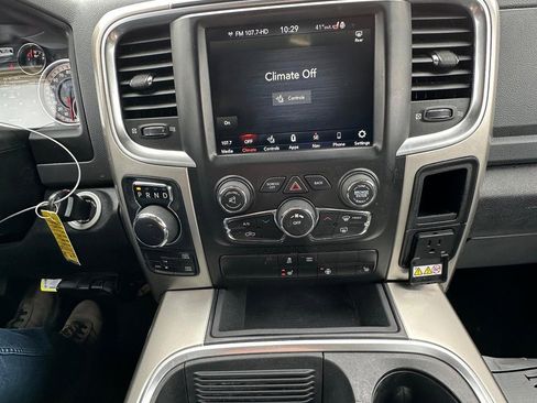 Used 2018 RAM 1500 SLT image 19