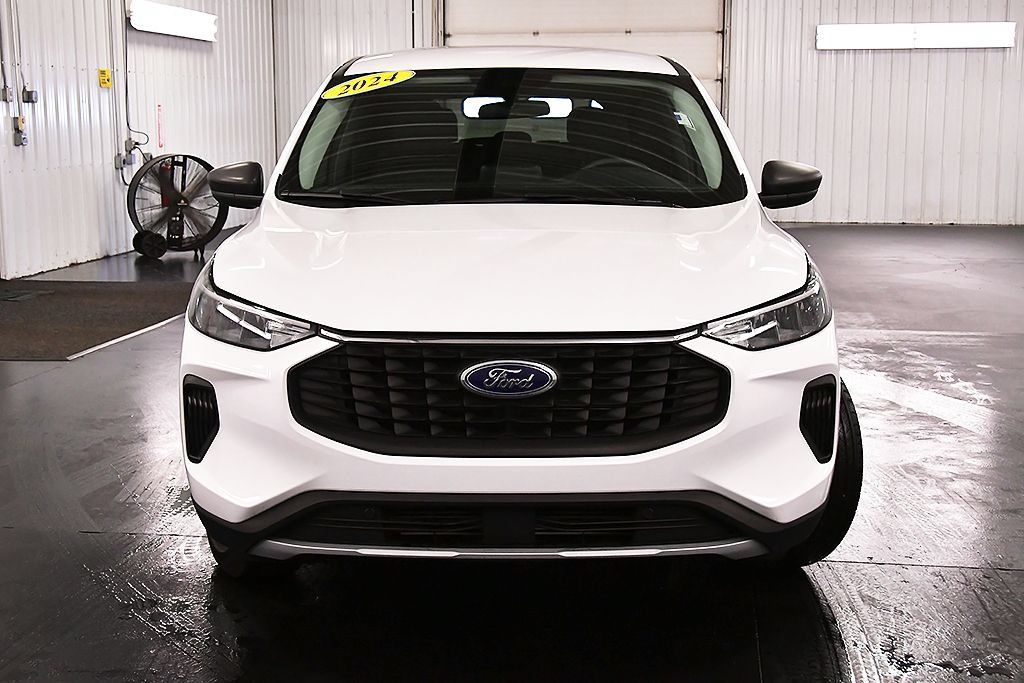 Used 2024 Ford Escape Active AWD/4WD image 2