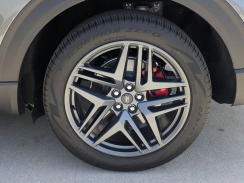 Used 2025 Ford Explorer ST AWD/4WD image 27