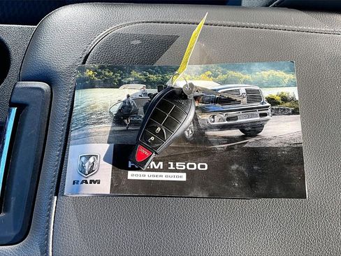 Used 2019 RAM 1500 Classic SLT image 35