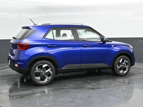Used 2025 Hyundai Venue SEL FWD image 3