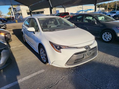 Used 2025 Toyota Corolla LE image 14
