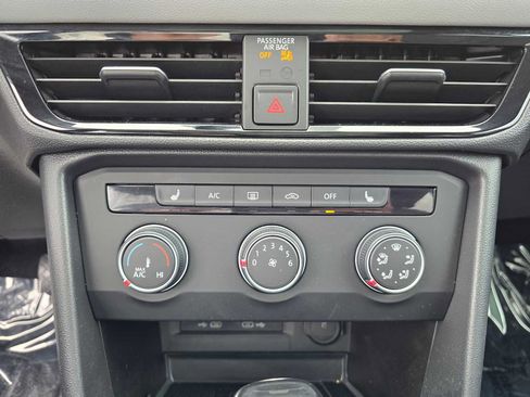 Used 2022 Volkswagen Taos SE FWD image 28