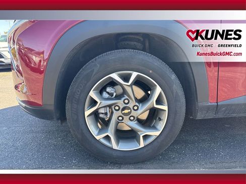 Used 2025 Chevrolet Trax LT FWD image 14