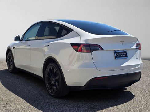 Used 2021 Tesla Model Y Long Range AWD/4WD image 5