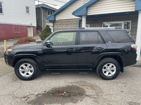 Used 2023 Toyota 4Runner SR5 Premium w/ Moonroof Package image 8
